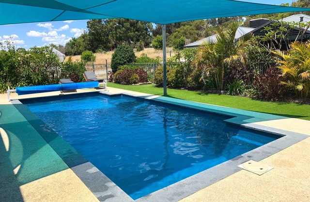 Sunrise Retreat -beautiful holiday home with shared pool