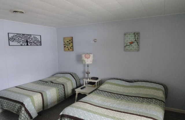 Sunset Acres Motel - Room 6