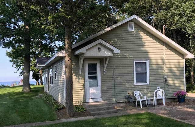 Sunset Beach Cottages #5 - Lake Michigan Shoreline