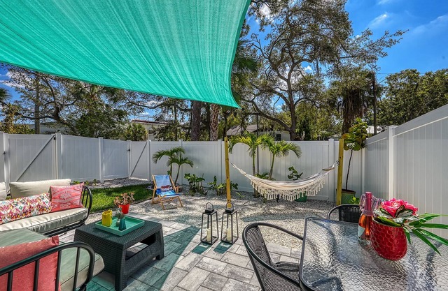 Sunset Casita near the Bay Indian Beach near Downtown Sarasota City Limits