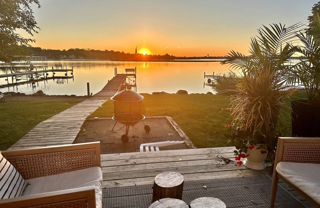 Sunset Circle West facing waterfront Cottage