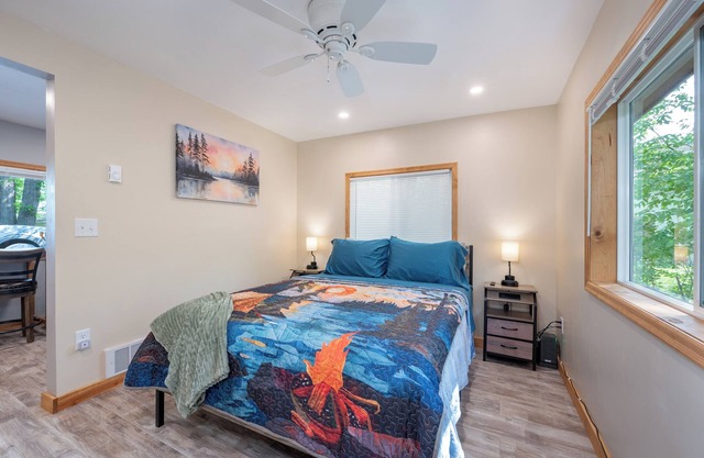 Sunset Cottage on McKinney Lake — Cozy 1BR/1BA with Kitchen & Dining
