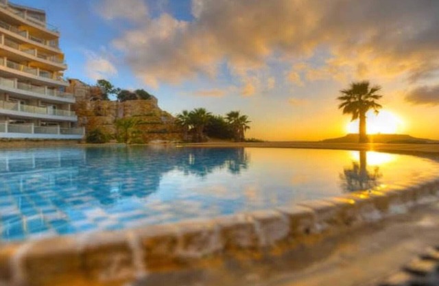 Sunset Horizon Luxury Apartment
