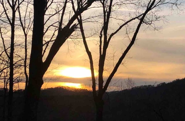 Sunset on ASKA - Mountain Views, Hot Tub, Fireplace