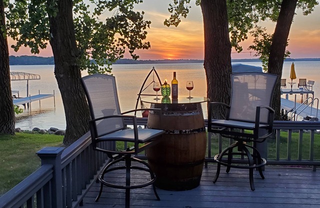 Sunset Paradise, Lake IdanHorizon License #2014