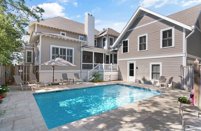 Sunset Peak sleeps 12 with a pool