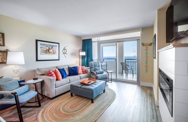 Sunset Shores 2BR OF with Balcony