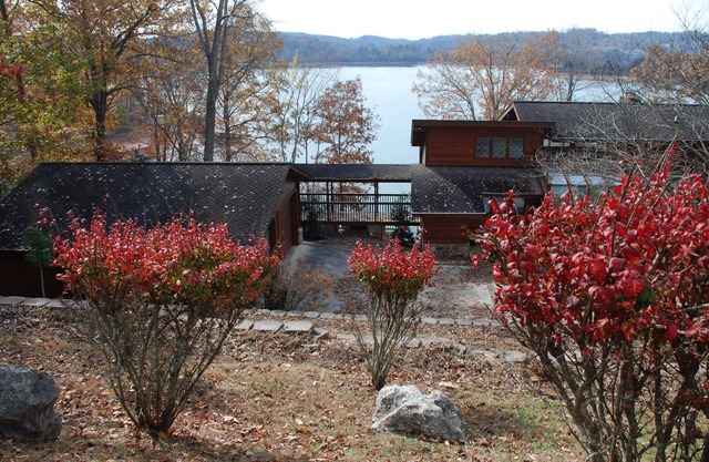 "Sunset Shores" Private lakefront log home at Deerfield Resort, sleeps 16