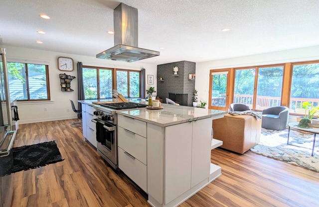 Sunset Shores, Riverview