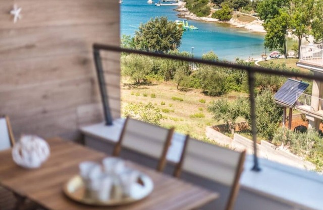 SUNSET VALA, new beachfront Apartment in Pješčana Uvala near Medulin and Pula