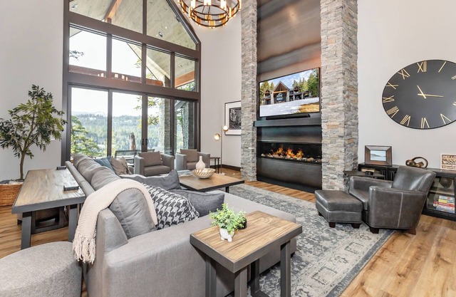 Sunset View Lodge, Modern Mountain Escape, Theater, Hot Tub in Suncadia