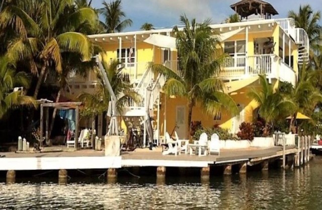 Sunset Villas - Affordable Open Waterfront Accommodations with Dockage & Ramp