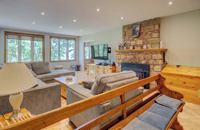 Sunset Waters Cottage at the Heart of Big Rideau Lake