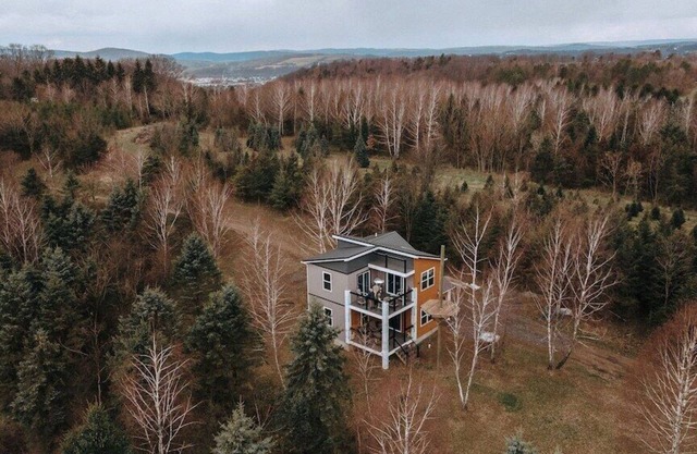 Suntower 60 acre/pavillion/HOT TUB/hiking trails/ultra private