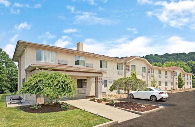 Super 8 by Wyndham Canonsburg/Pittsburgh Area