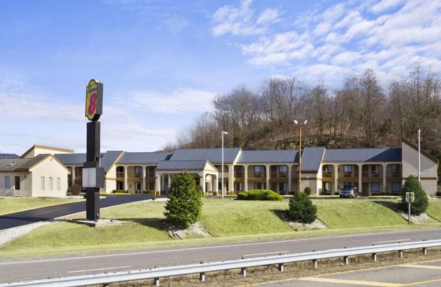 Super 8 by Wyndham Fort Chiswell Wytheville Area