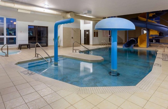 Super 8 by Wyndham Lachenaie/Terrebonne