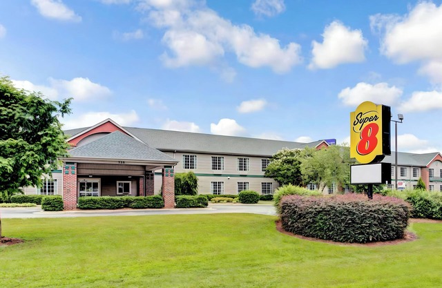 Super 8 by Wyndham Smithfield/Selma