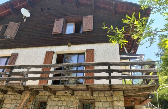 Super Allos Chalet apartment (sleeps 6 + 2 extra beds)