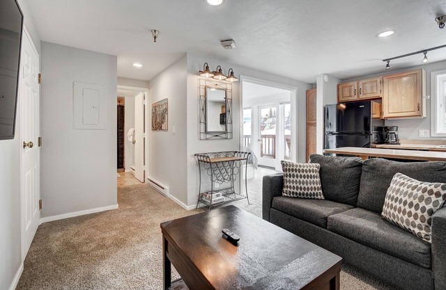 Super cute studio right across the street from the Snowflake Chair Lift!