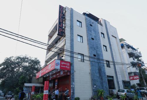 Super Hotel O J P Inn Near Patel Nagar Metro Station