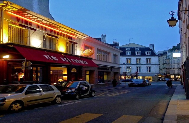 SUPER LUXE- IN THE HISTORICAL VILLAGE ST. PAUL AREA OF THE MARAIS.