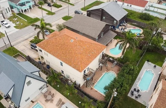 Super near Beach *Cozy 4 plex * Pool *Sleep Many *