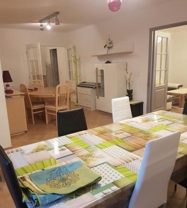 SUPER SPACIEUX GÎTE PROCHE DE TOUTES COMMODITÉS