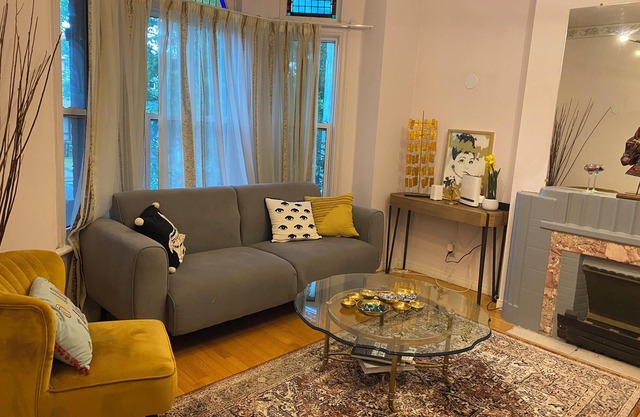 Super Spacious Private room on top floor with balcony in downtown Toronto