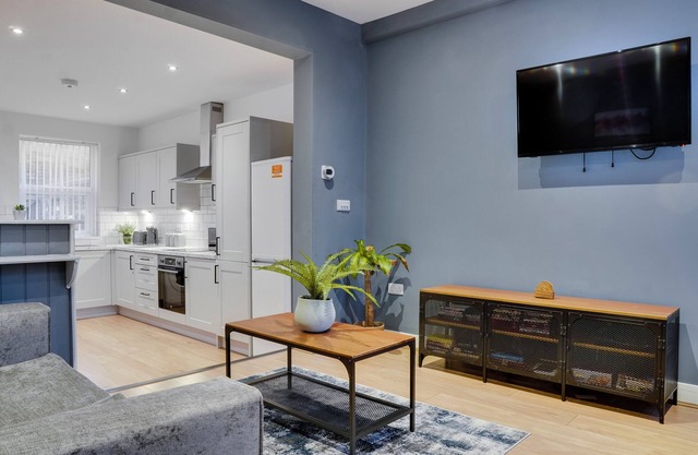 Superb 2 bedroom house - minutes to City Centre