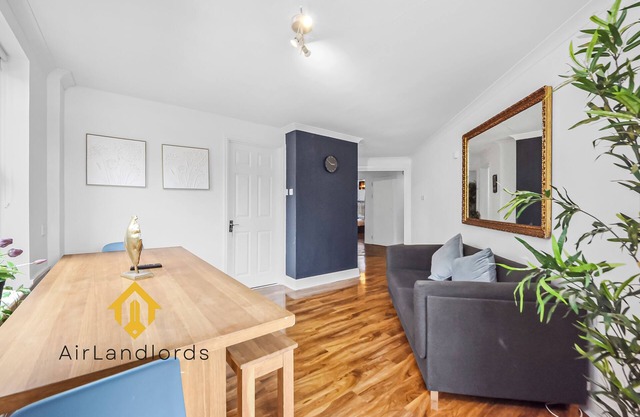 Superb 3 bedroom Flat- Amazing River view 5 stars