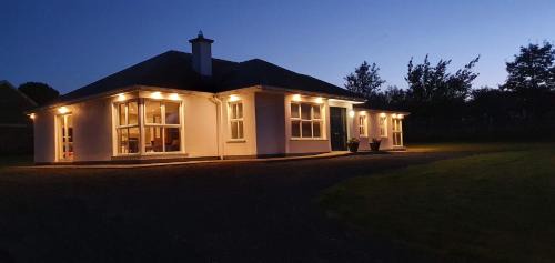 Superb 4 Bed/3 Bath Bungalow in Mitchelstown