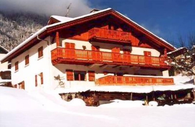 SUPERB APARTMENT (90 m2) WITH PANORAMIC VIEW ON THE CHAIN OF THE MONT BLANC.