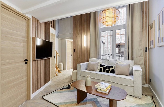 Superb Apartment Center of Paris Montmartre