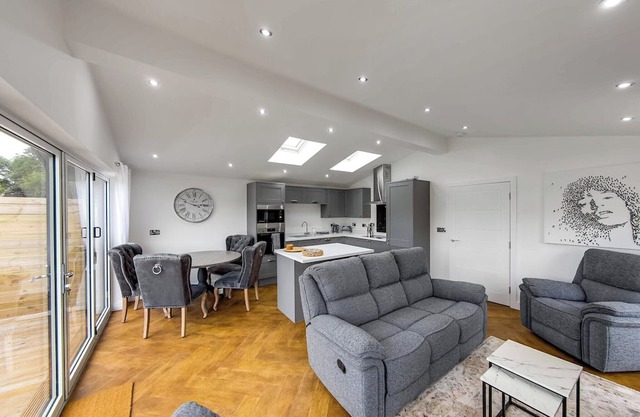 Superb bespoke lodge with two bedrooms sleeping up to four people.