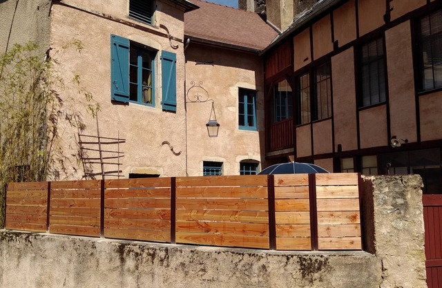 Superb character house in village center. Charming 3-star gîte.