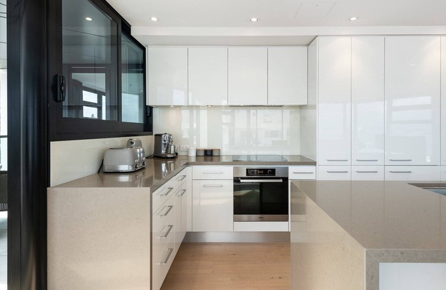Superb Elevated Sea Views with Heated Pool, Gym