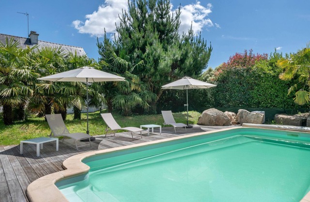Superb house for 8 in Crach with swimming pool