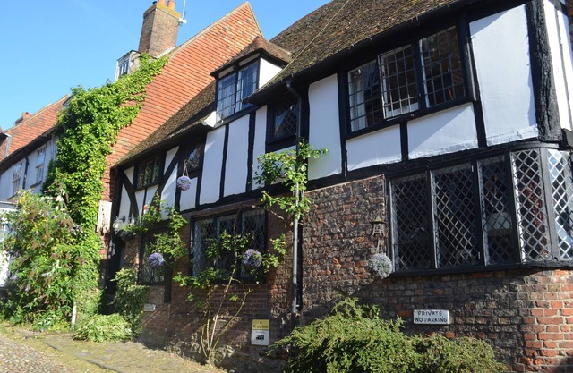 Superb medieval house with spacious private garden in the centre of Rye