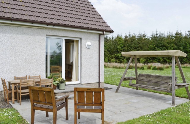 Superb modern detached house amidst miles of open countryside equidistant between Wick and Thurso.