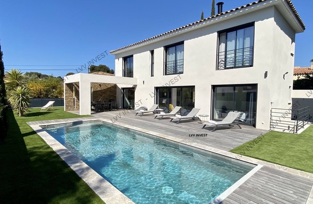 Superb new villa with heated pool, 300 m from the beach, in Sanary - Bandol