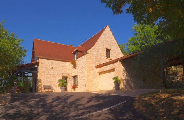 Superb prestige villa, Dordogne, in the heart of Périgord Noir, heated pool.