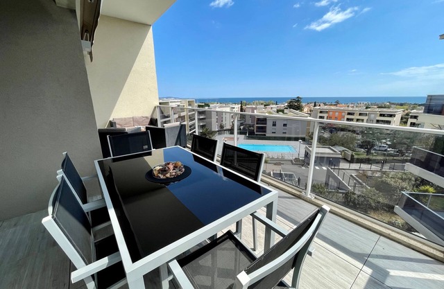 Superb sea view apartment in Villeneuve-Loubet