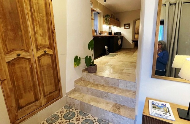 Superb single-storey apartment in the heart of a peaceful village. Near Uzès.
