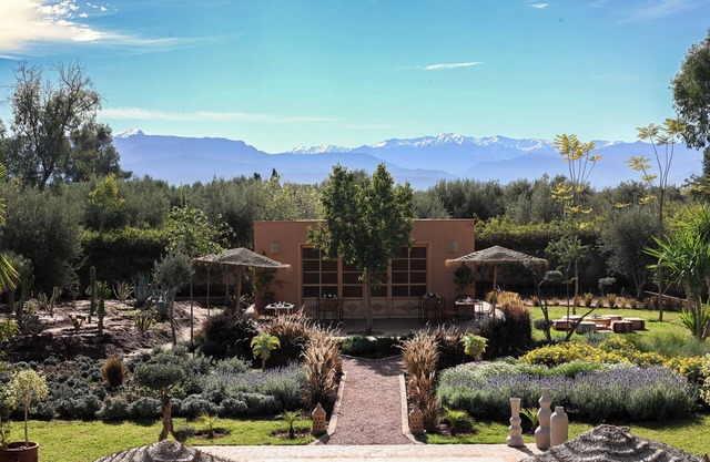 Superb year-round heated pool villa with Atlas views, 4 suites of 50m2.