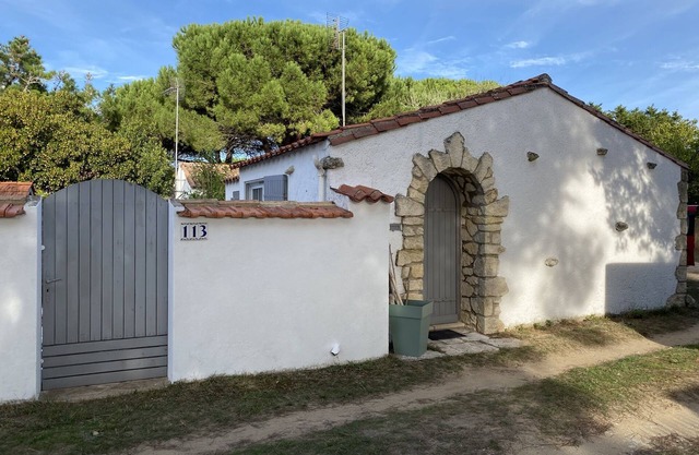 Superbe Maisonnette DE Bourg Oleronaise Proche Plage/marché Animaux Accepté