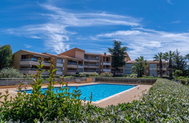 Superbe T3 Clim/Piscine/commerces et plages.