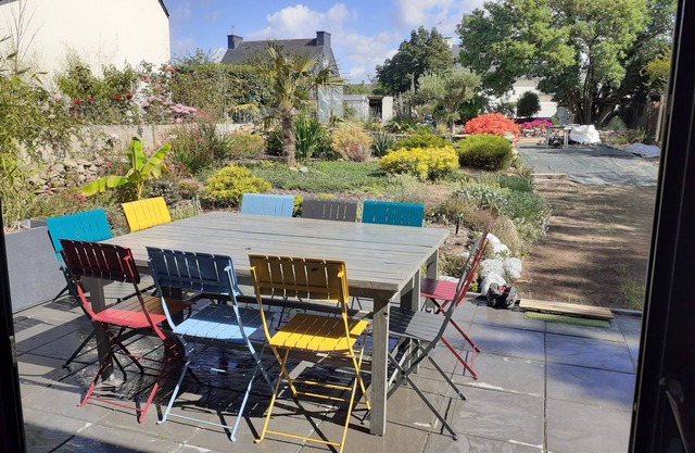 SUPERBLY RENOVATED AND DECORATED OLD HOUSE - SPACIOUS GARDEN