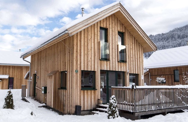 Superior chalet with whirlpool