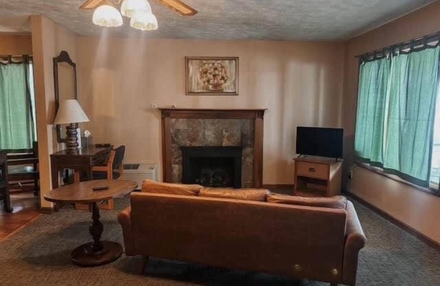 Superior Two Bedroom Retreat w/Full Kitchen for the Family